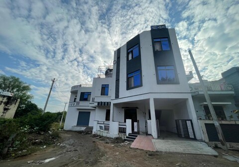 Shreenath Bed N Breakfast Hotel