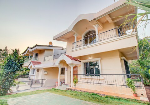 Hill View Bungalow I 3 BHK Villa & Restaurant