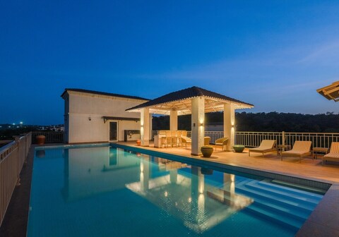 Luxe 2BHK with Pool in Pilerne | Hireavilla
