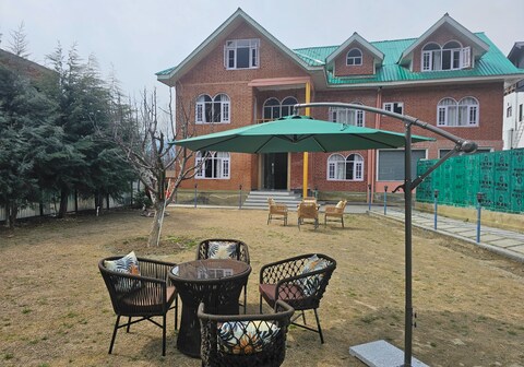 Hotel Water Front Resorts