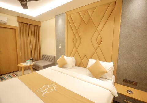 HOTEL KALPANA PALACE