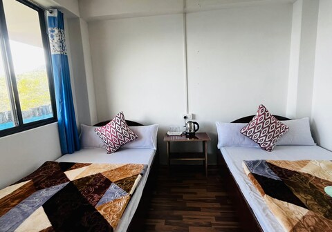 Phadamchen Silk Route -Tibet Home Stay