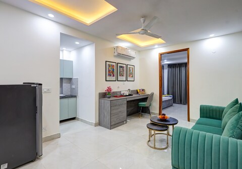 LivRegalia Suites opp Marriott - Huda City Centre