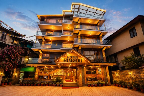Hotel Himgiri -The Mall Road