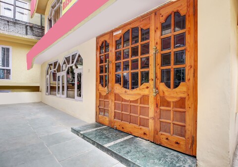OYO 825460 Hotel Basera