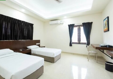 KR Mahal and Raja Lodge