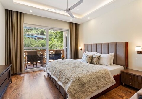 Plum Stays- Riverdale- 3BHK Semi- Lux Riverside Apartment