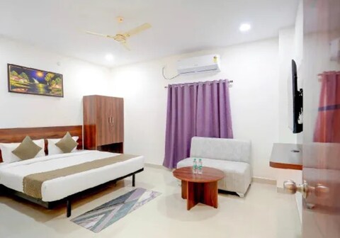 FabHotel Yagna Grand