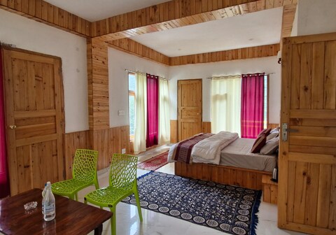 Woodstock Villa & Cafe