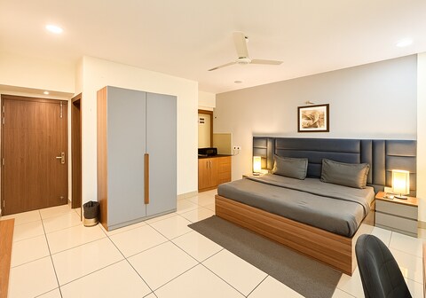 Housr Sector 28 Near to Phase 1 Metro Station