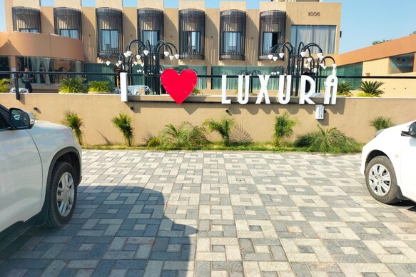 LAXURA RESTAURANT AND BANQUET