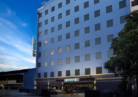 Hotel 81 Premier Hollywood