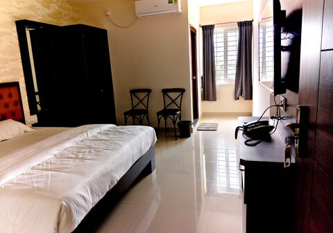 silent ventures hotel