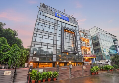 FabHotel Golden Eye Inn - Nehru Place Market