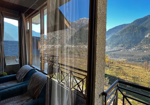 Alpine cottage, Shuru