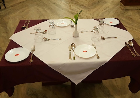 Hotel Safari, Venjaramood