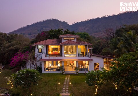 StayVista | 4 BHK House Below The Hill