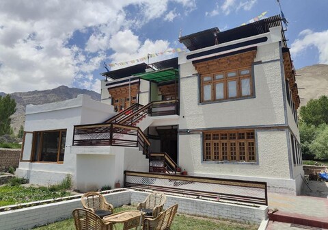 Labrang Home Stay