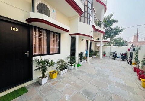 LOG INN BANARAS