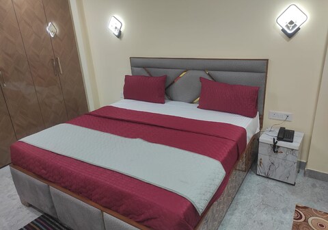 Elvok Hotels Sector 62