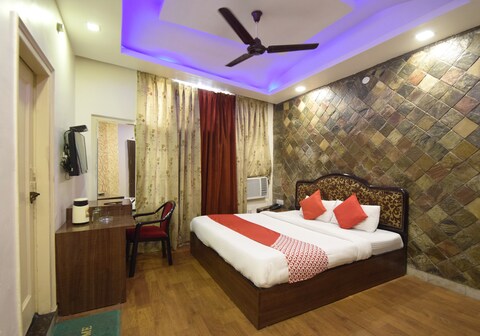 Hotel O Maa Residency