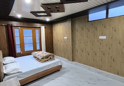 Omji - Sant Manas Bhushan Ashram | 200m from Helipad