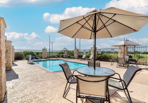 Best Western Plus Longhorn Inn & Suites