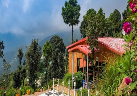 TravelTwoTrip | Kanatal Crown