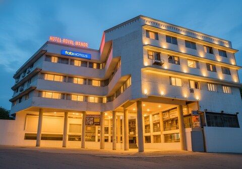 FabHotel Royal Manor - Hospital Chowk