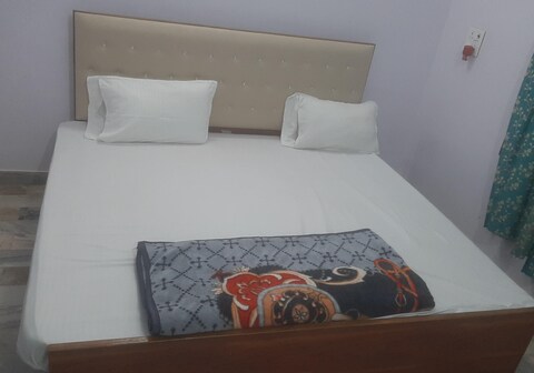 Mahadev Inn | Varanasi