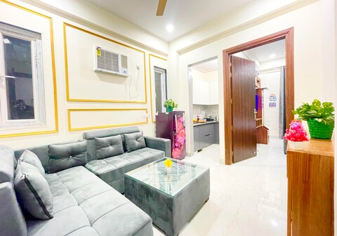1bhk, Luxury Apt, Couple, Family, Patient long stay by Instay