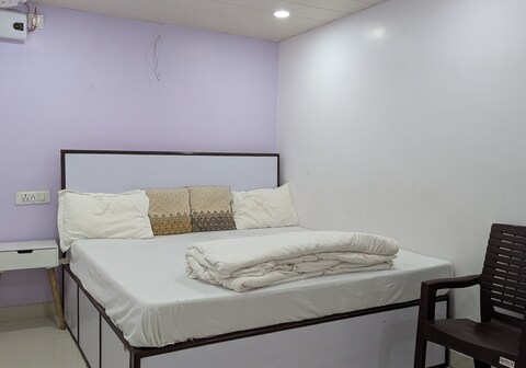 Meenakshi Paying Guest House