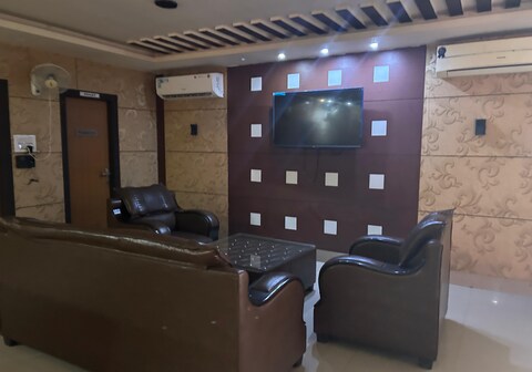 DOLPHIN CLUB AND RESORT