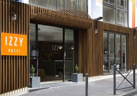 Izzy Hotel