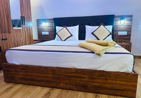 Golden Hills Cottage