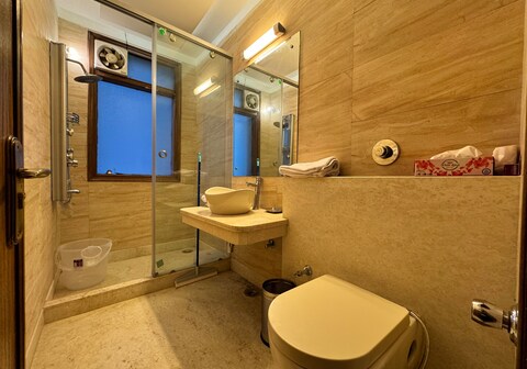 Lavish 3bhk Apartment near Mall road Kasauli