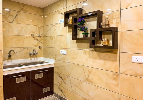 Uptown Boutique Home 2: 2 BHK with drive-in