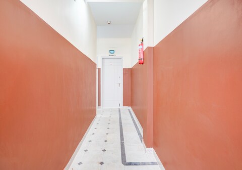 Super Hotel O G C Residency