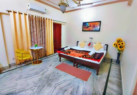 Serene Stays | Entire 2BHK Apartment (Ground Floor)