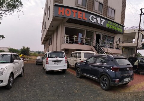 HOTEL G17 AND RESTAURANT