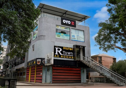 Super HOTEL O R TOWN