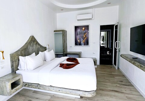 STARLAND Luxury Pool Villa Pattaya Walking Street 8 Bedrooms