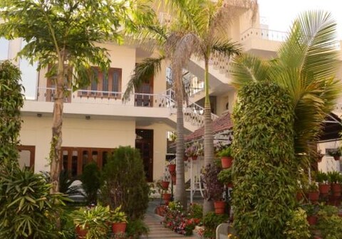 HOTEL SUKHVILAS