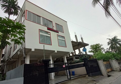 Shivam Guest House Near GNRC and Down Town Hospital