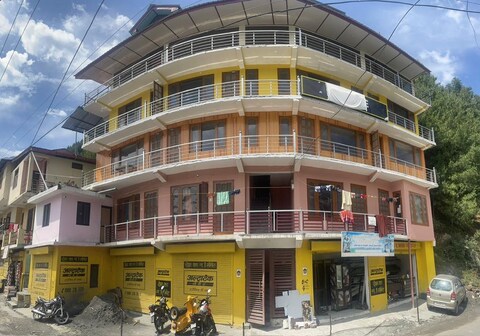 Paramount Homestay