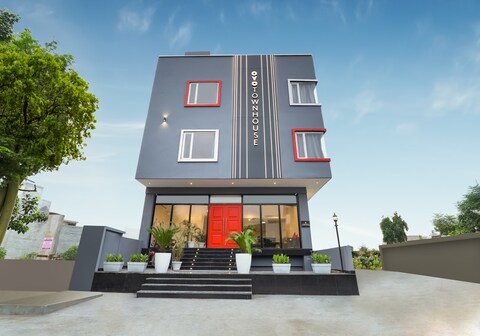 Super Townhouse Golden Avenue Road