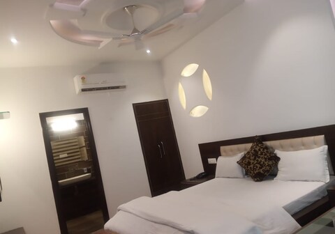 NANDA'S HOTEL