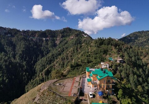 The Cozy Corner Hilltop 360 View Retreat