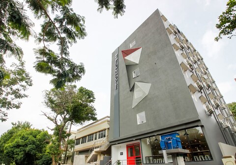 Super Townhouse THE CINCO HOTEL NEAR ESI HOSPITAL ( SR NAGAR)