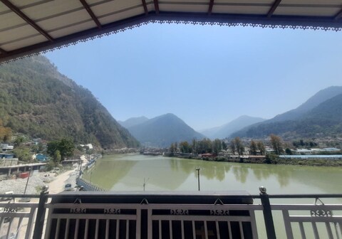 Mangalam lake view homestay